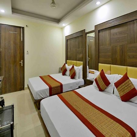 Family Spot Hotell New Delhi Exteriör bild