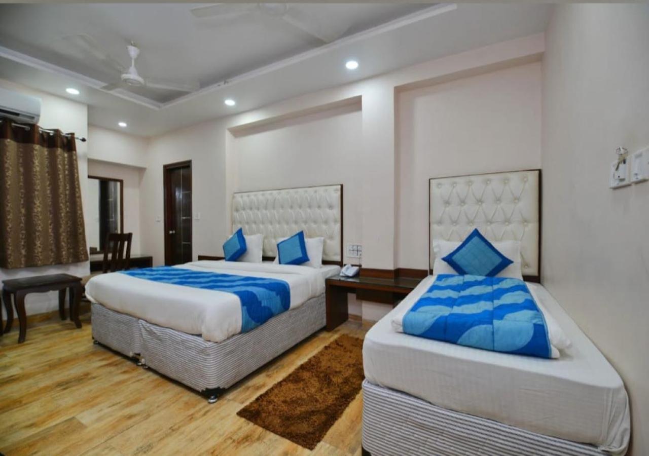 Family Spot Hotell New Delhi Exteriör bild