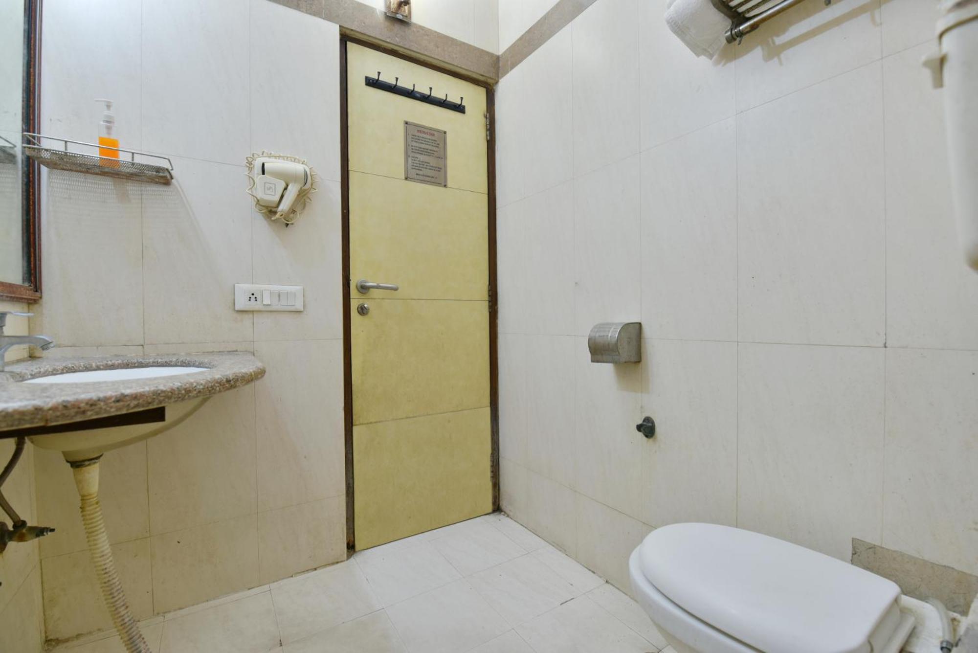 Family Spot Hotell New Delhi Exteriör bild