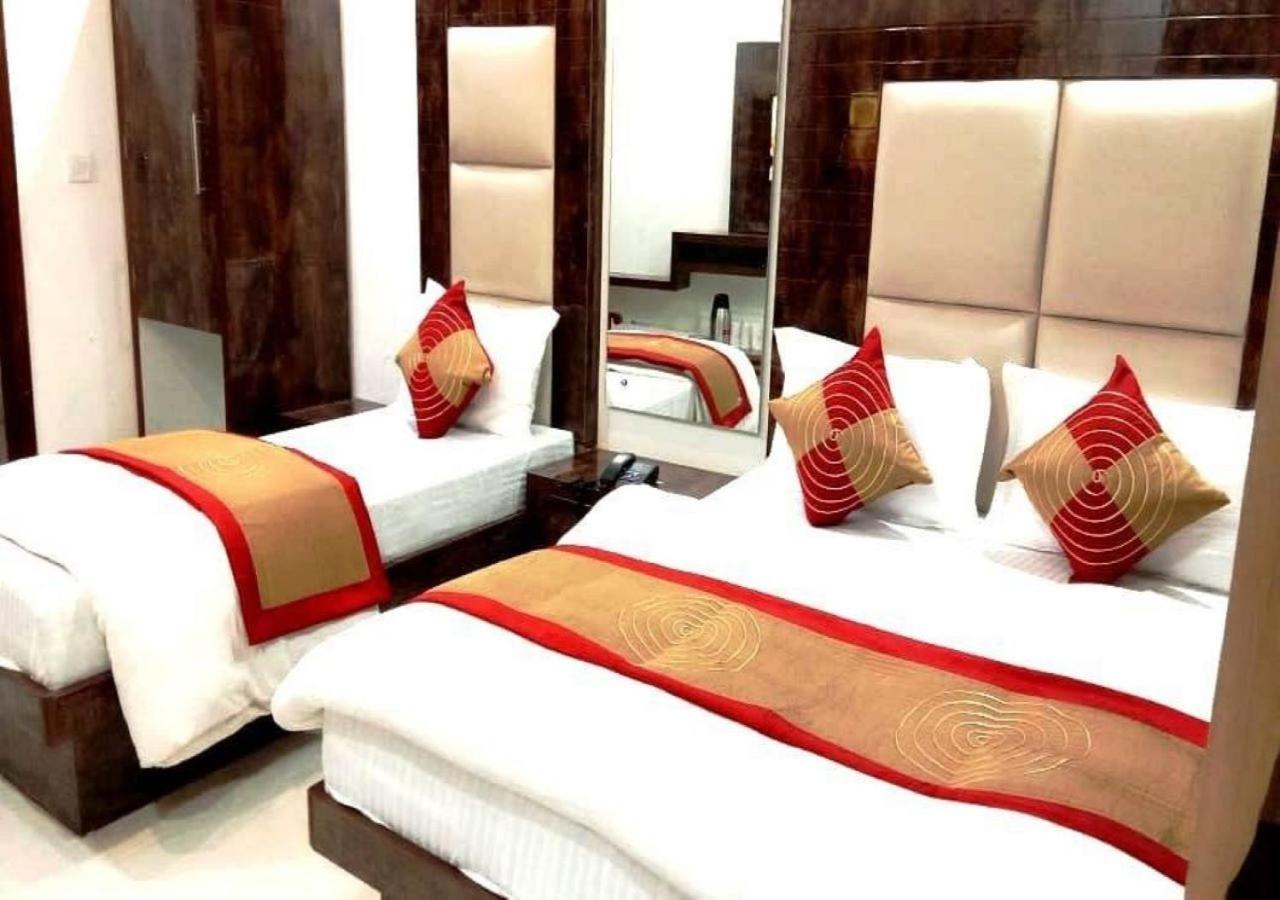 Family Spot Hotell New Delhi Exteriör bild