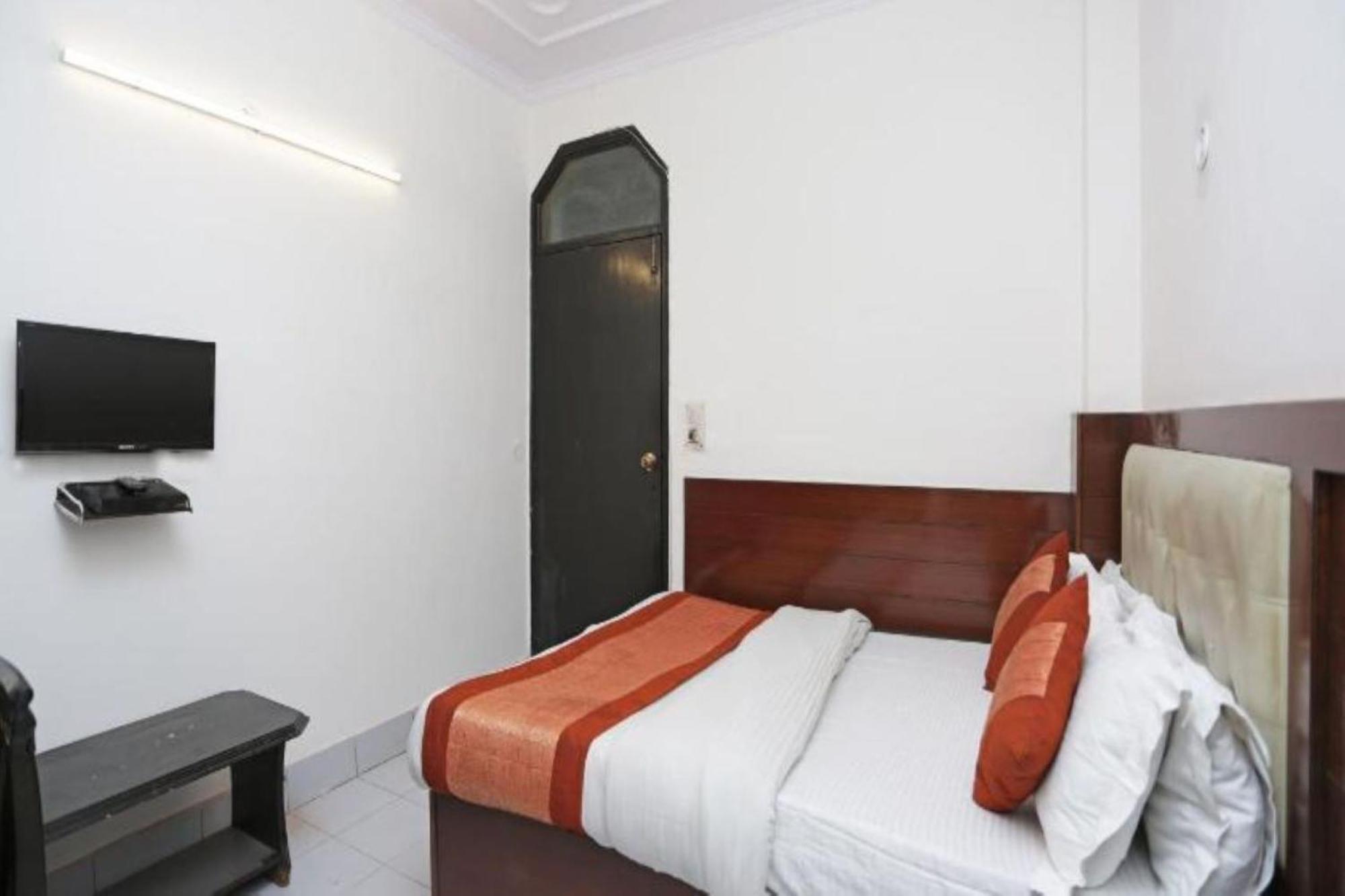 Family Spot Hotell New Delhi Exteriör bild