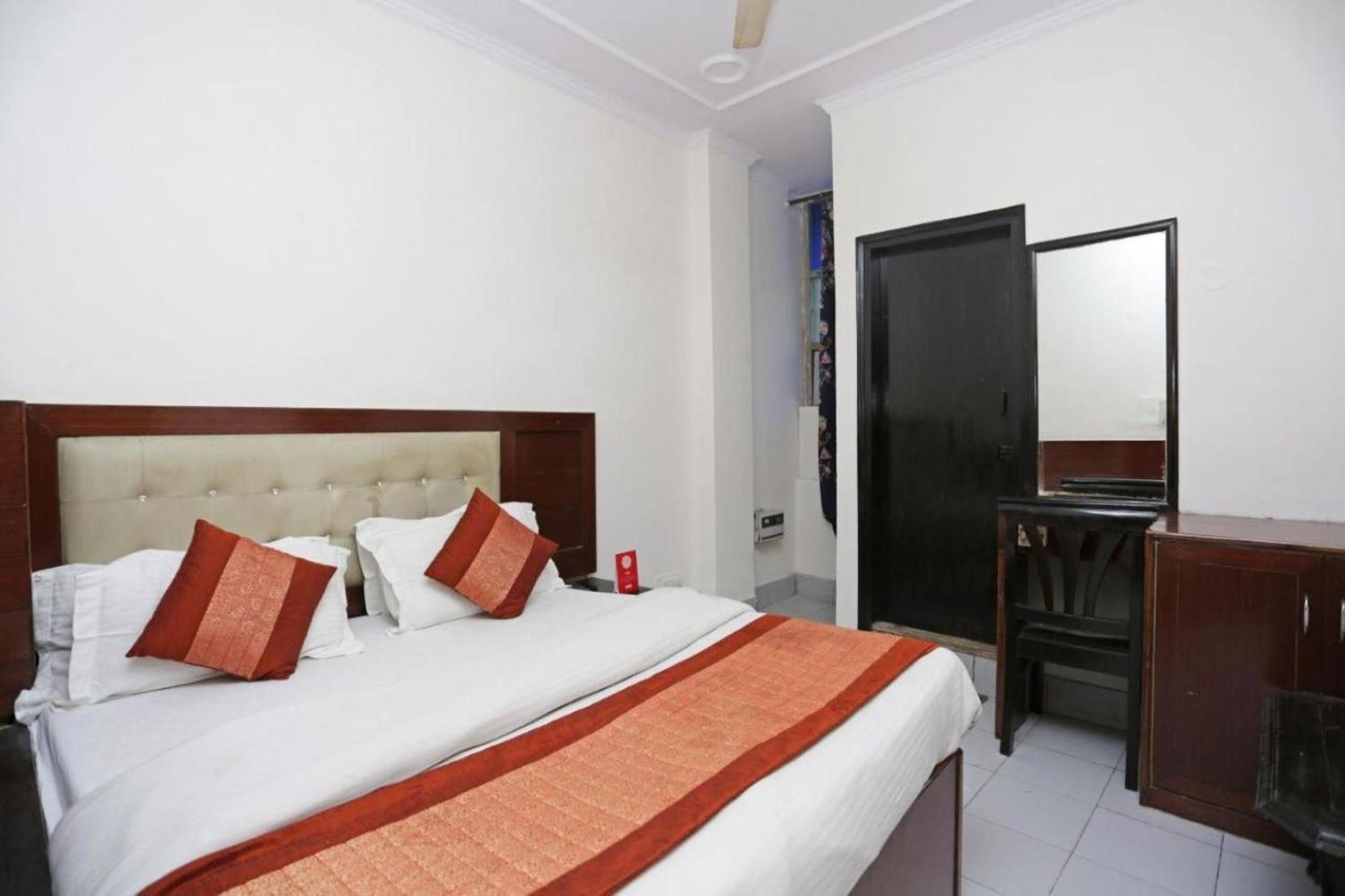 Family Spot Hotell New Delhi Exteriör bild