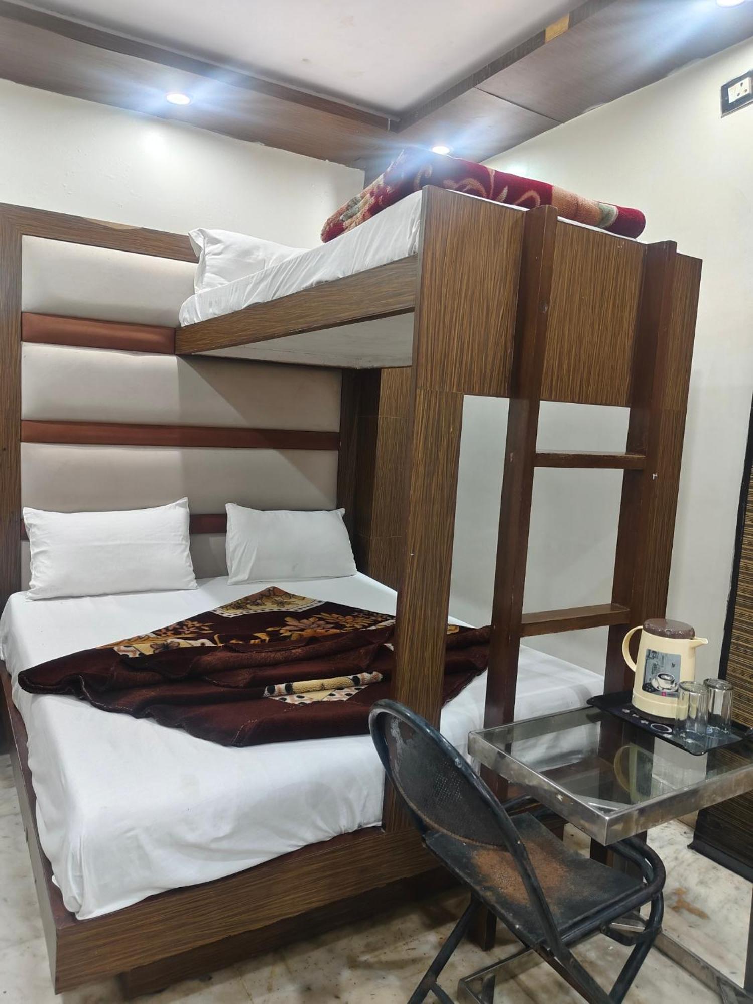 Family Spot Hotell New Delhi Exteriör bild