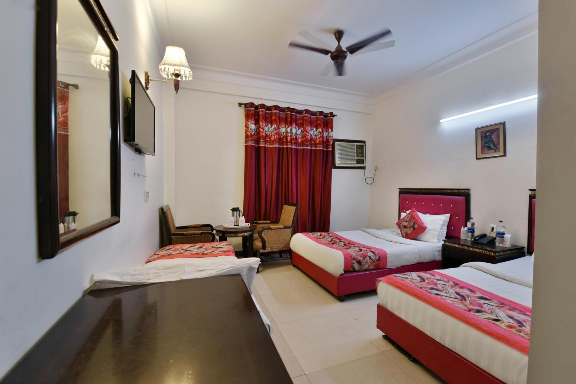 Family Spot Hotell New Delhi Exteriör bild