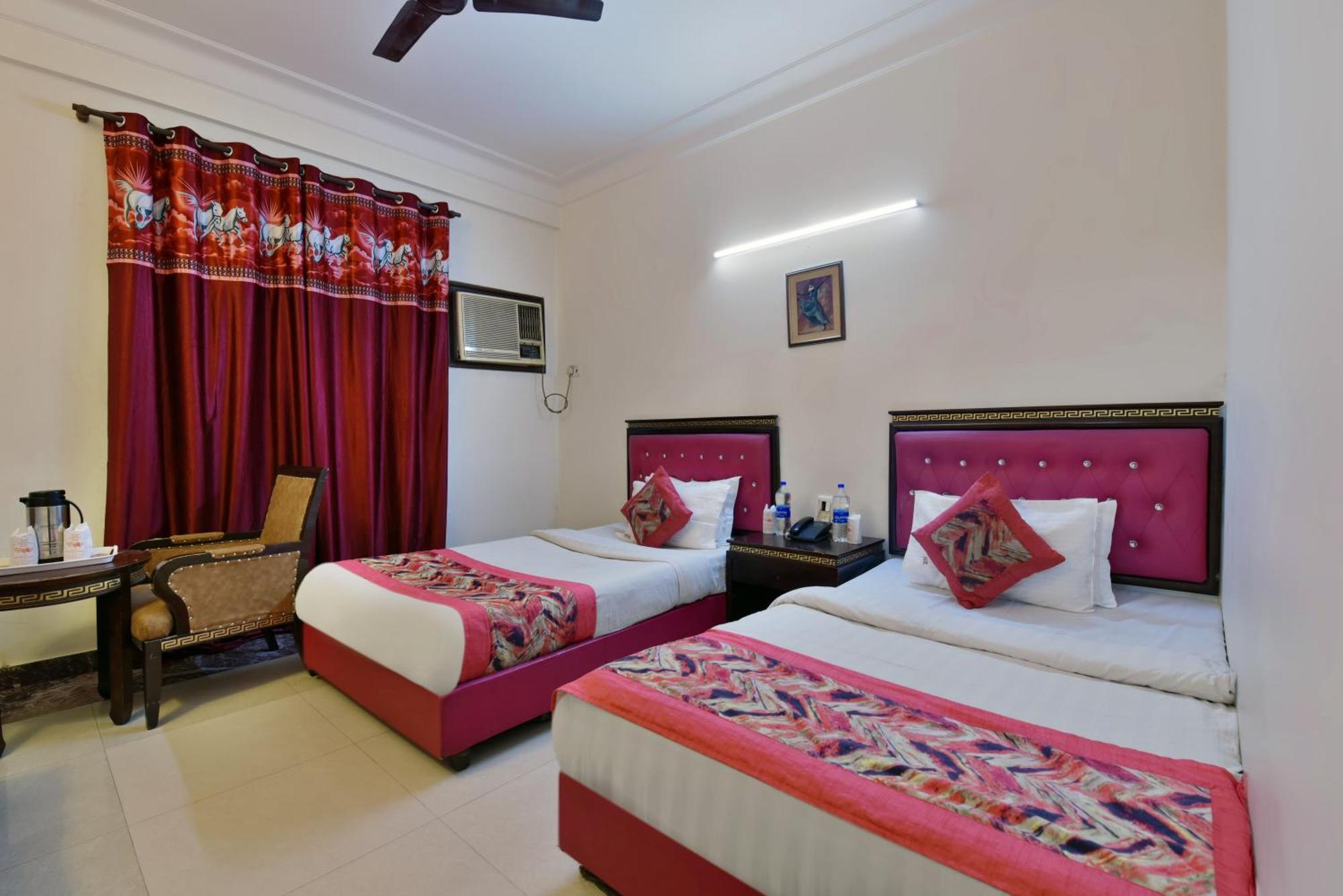 Family Spot Hotell New Delhi Exteriör bild