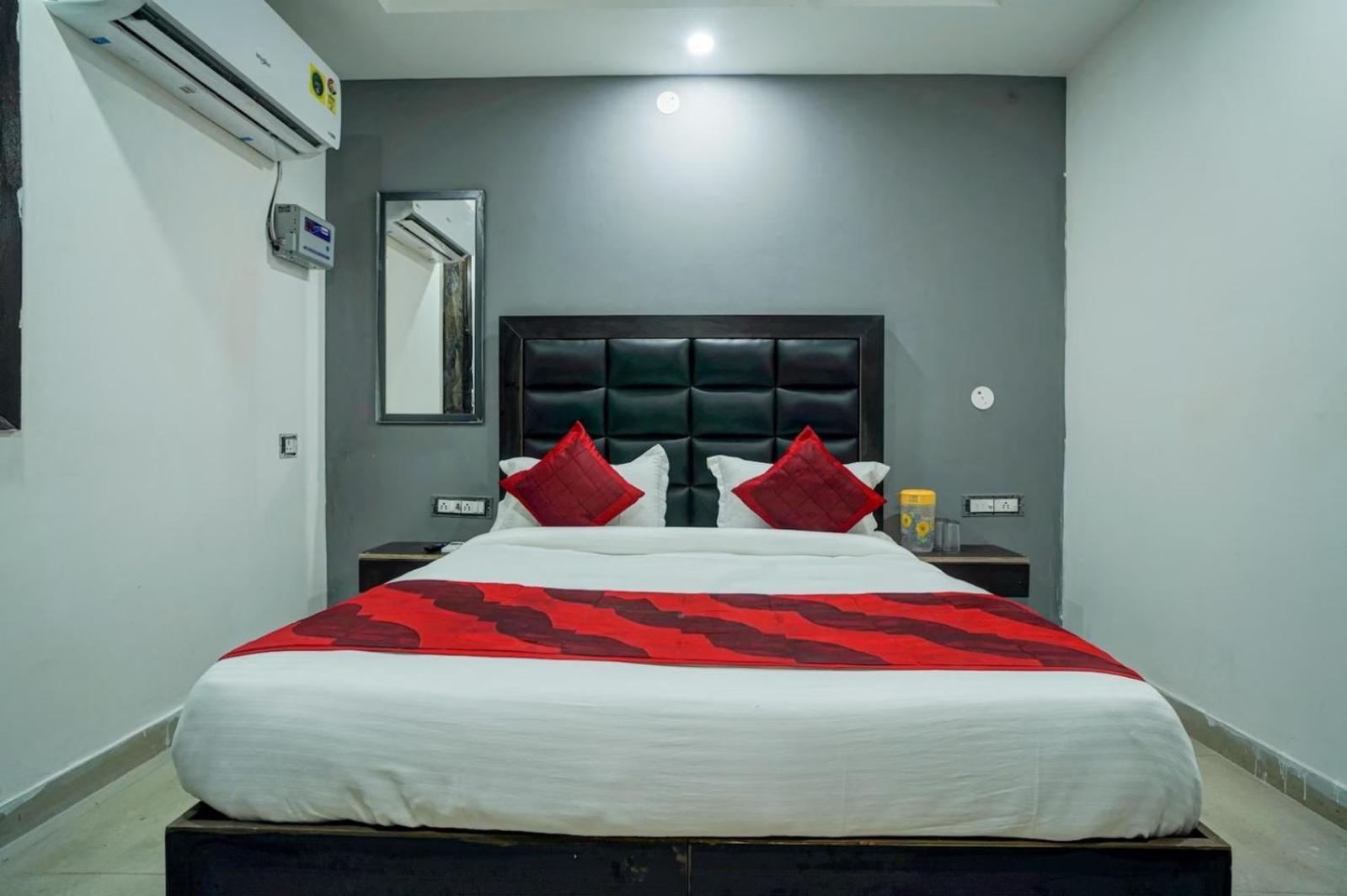 Family Spot Hotell New Delhi Exteriör bild