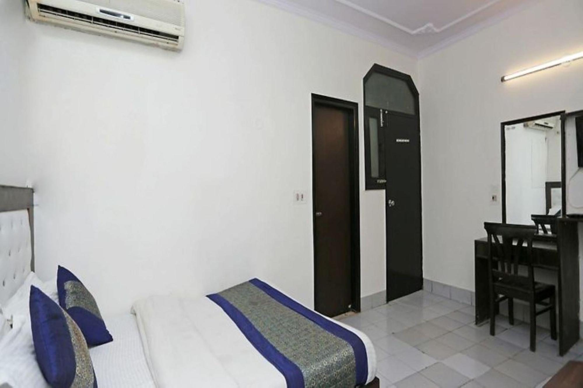 Family Spot Hotell New Delhi Exteriör bild