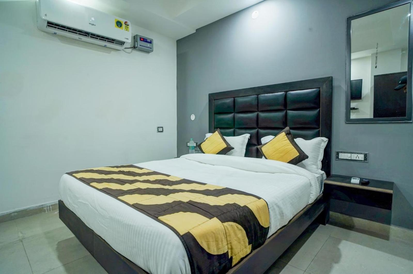 Family Spot Hotell New Delhi Exteriör bild