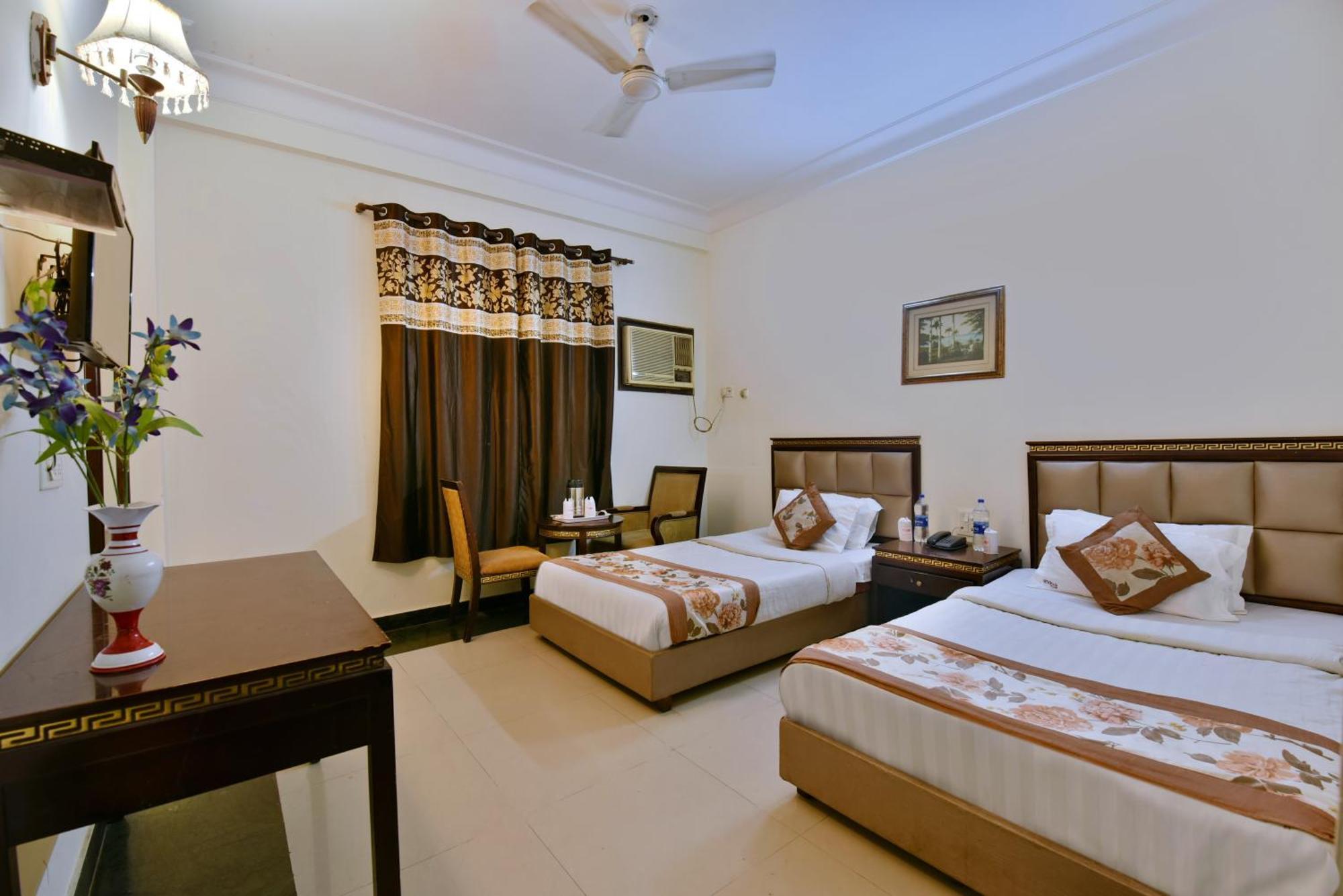 Family Spot Hotell New Delhi Exteriör bild