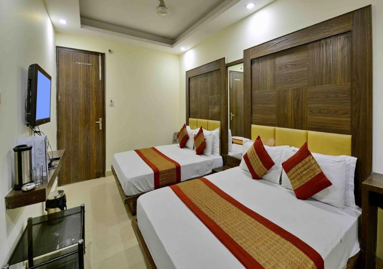 Family Spot Hotell New Delhi Exteriör bild