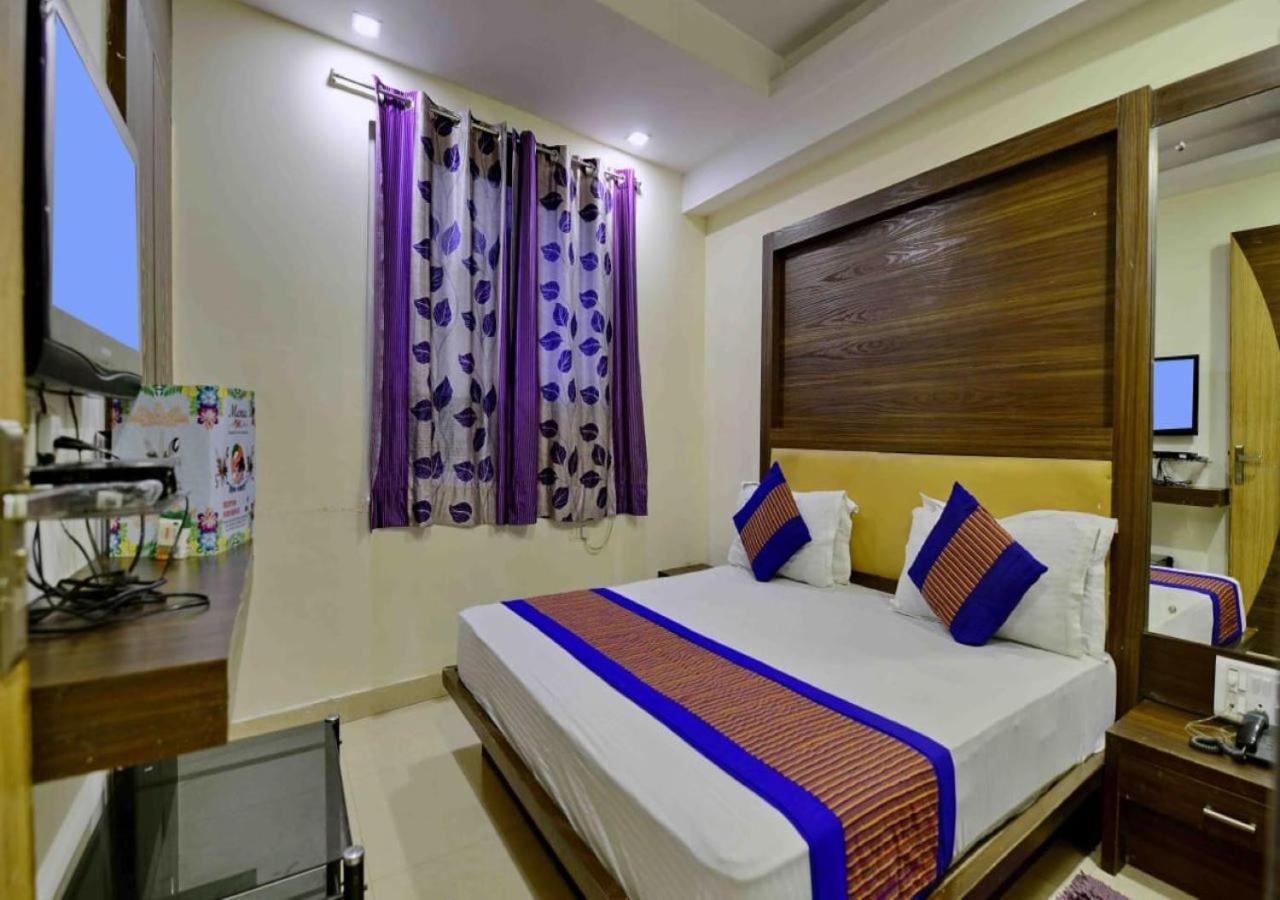 Family Spot Hotell New Delhi Exteriör bild